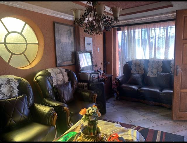 3 BEDROOM HOUSE FOR SALE IN LAKESIDE